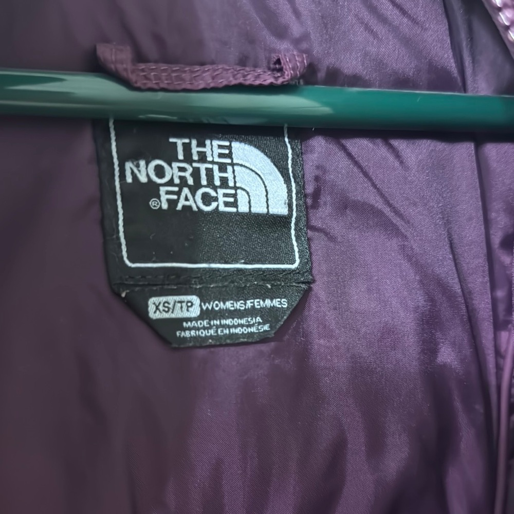 The North Face Women's Purple Puffer Jacket - Picture 5 of 8